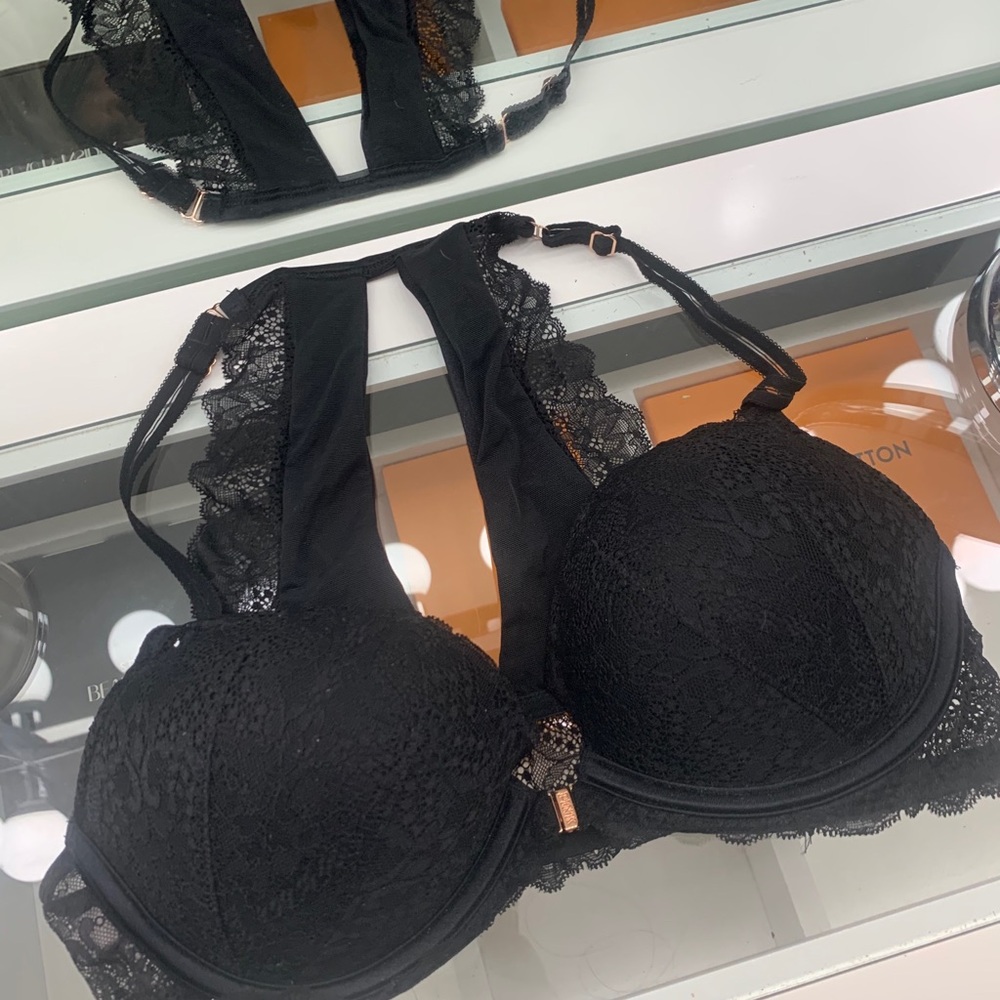 Victoria’s secret pink bra